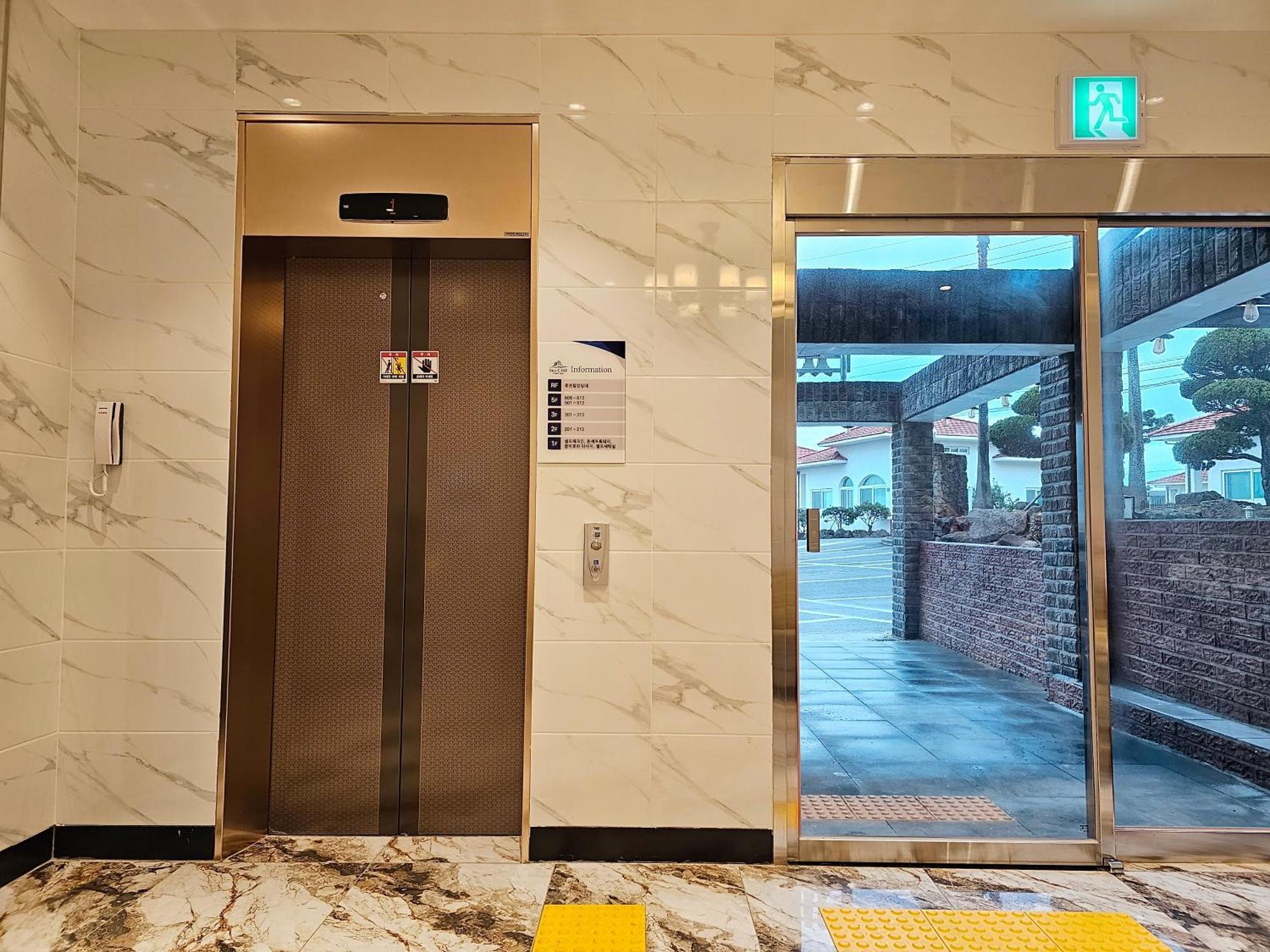 Sea Cliff Hotel Jeju Exterior photo